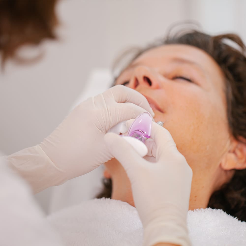 Warum sich für eine Behandlung mit Filler und Muskelrelaxans entscheiden?