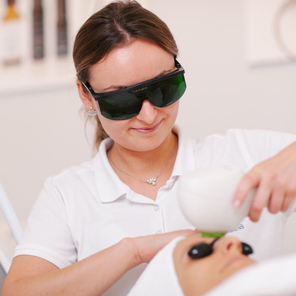 IPL – Intense Pulsed Light: Alles über Wirkung, Vorteile & Risiken